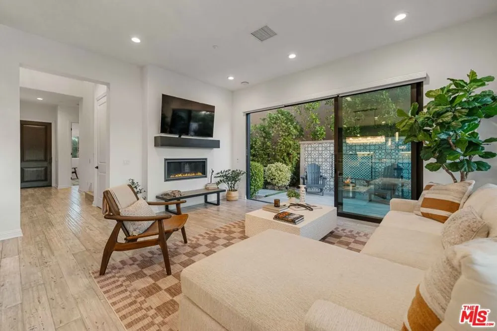 20830 Spruce Circle Porter Ranch, CA 91326
