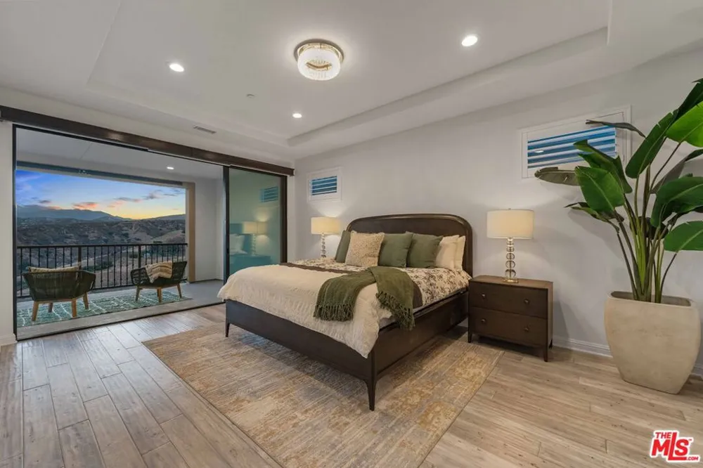 20830 Spruce Circle Porter Ranch, CA 91326