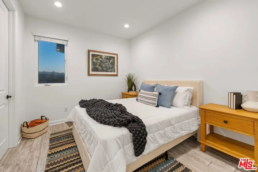 20830 Spruce Circle Porter Ranch, CA 91326