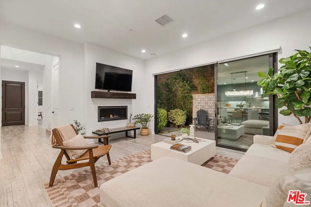 20830 Spruce Circle Porter Ranch, CA 91326