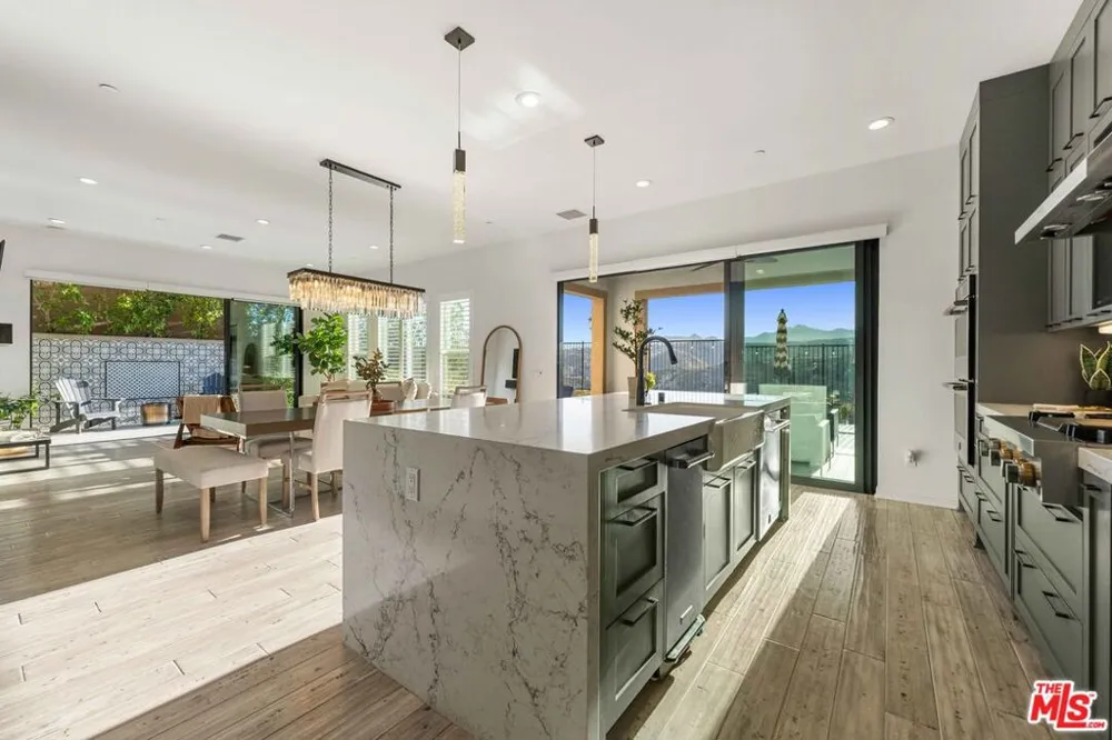 20830 Spruce Circle Porter Ranch, CA 91326
