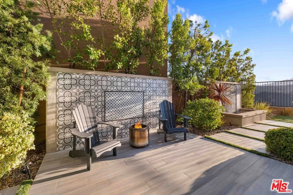 20830 Spruce Circle Porter Ranch, CA 91326