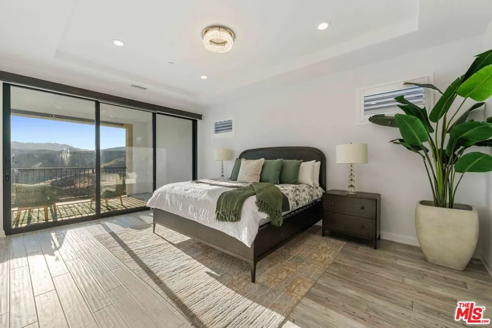 20830 Spruce Circle Porter Ranch, CA 91326