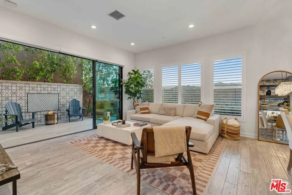 20830 Spruce Circle Porter Ranch, CA 91326