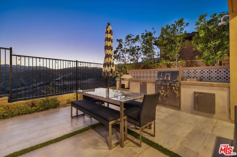 20830 Spruce Circle Porter Ranch, CA 91326