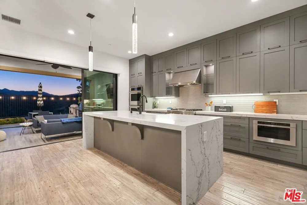 20830 Spruce Circle Porter Ranch, CA 91326