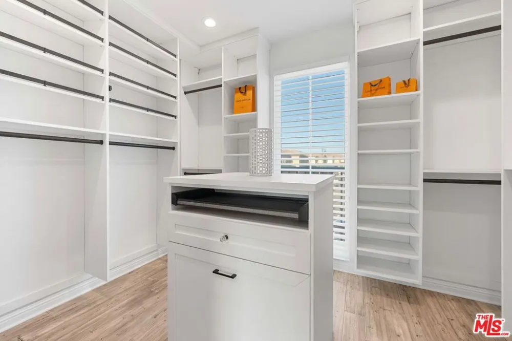 20830 Spruce Circle Porter Ranch, CA 91326