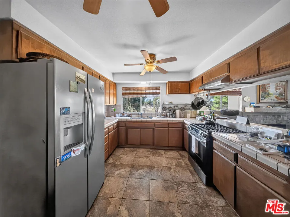 49041 80th Street Lancaster, CA 93536