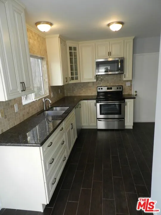 2711 Arizona Avenue Santa Monica, CA 90404