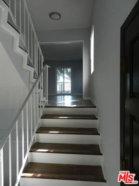 2711 Arizona Avenue Santa Monica, CA 90404