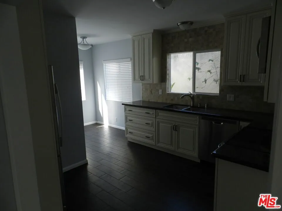 2711 Arizona Avenue Santa Monica, CA 90404