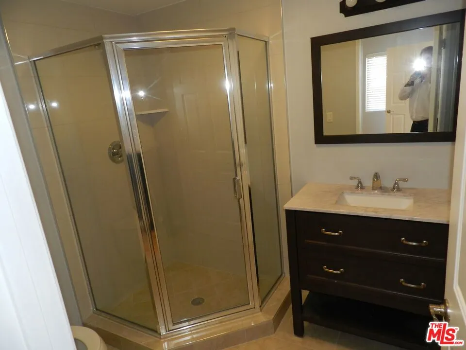 2711 Arizona Avenue Santa Monica, CA 90404