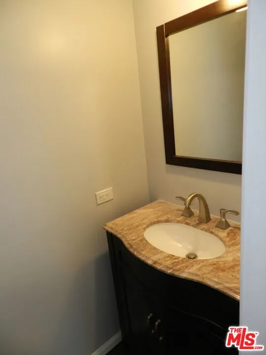2711 Arizona Avenue Santa Monica, CA 90404