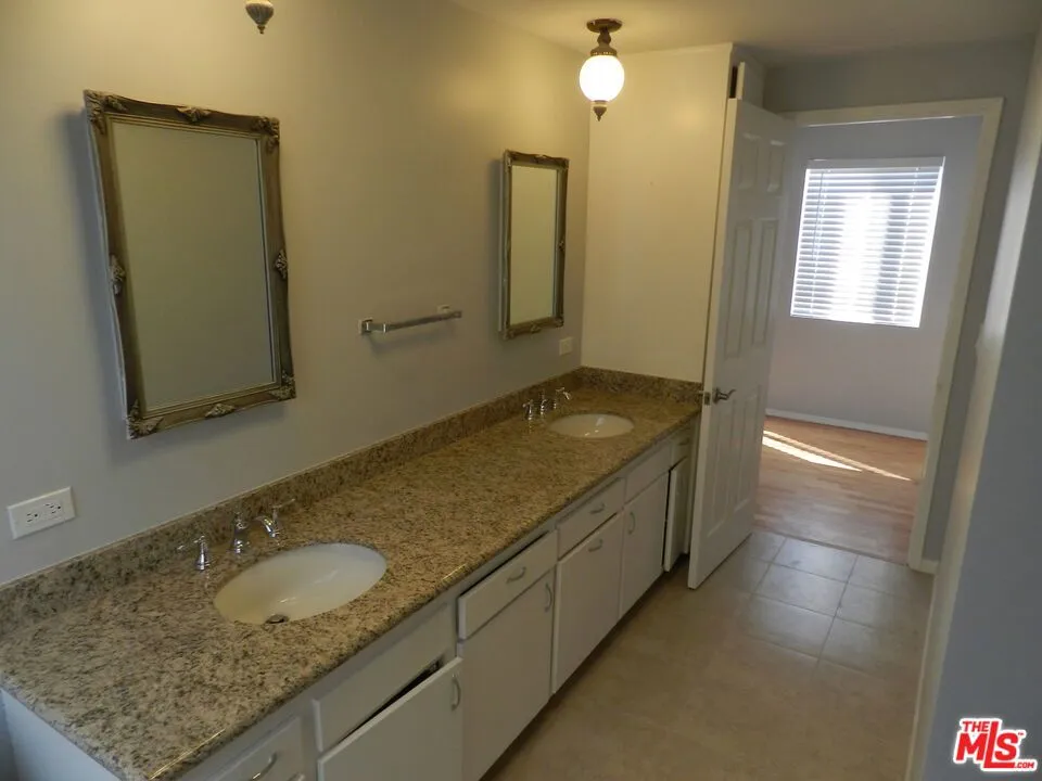 2711 Arizona Avenue Santa Monica, CA 90404