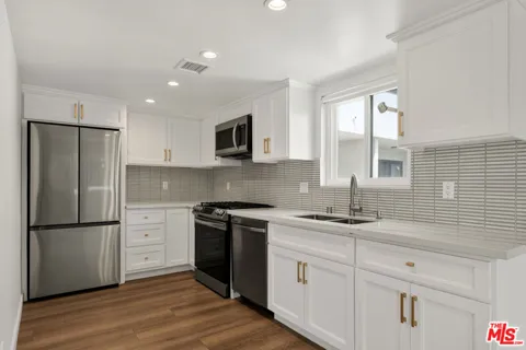 1470 Rexford Drive #204