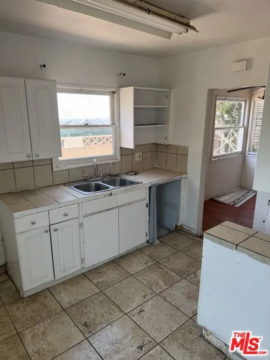 14711 Grevillea Avenue Lawndale, CA 90260