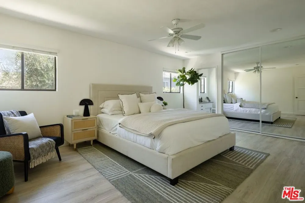 18424 Domino Street Tarzana, CA 91335