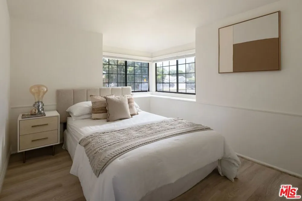 18424 Domino Street Tarzana, CA 91335