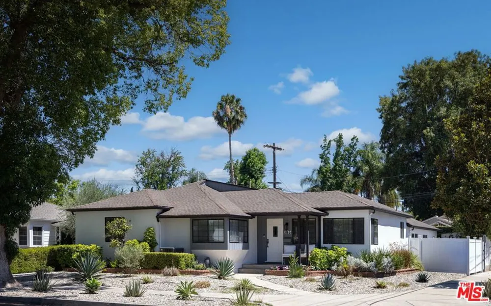 18424 Domino Street Tarzana, CA 91335