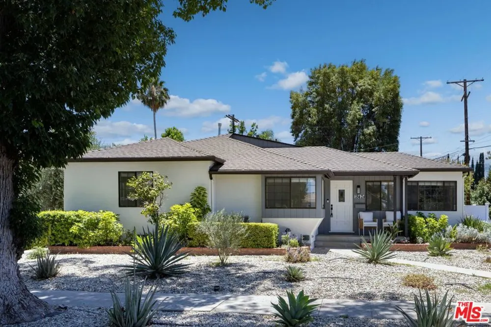 18424 Domino Street Tarzana, CA 91335