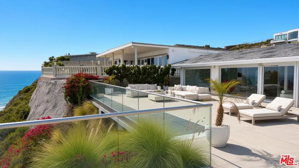 18222 Coastline Drive Malibu, CA 90265