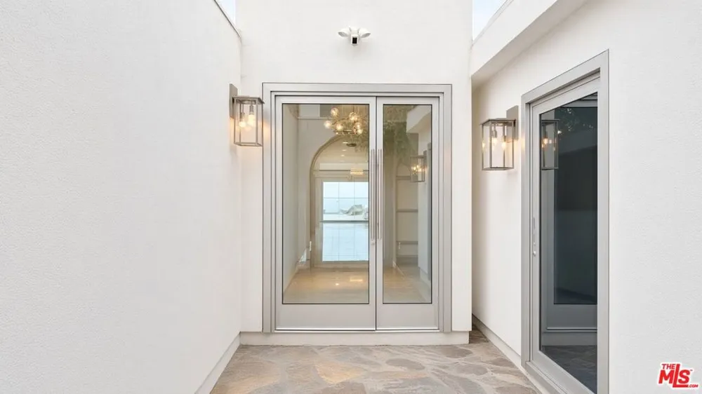 18222 Coastline Drive Malibu, CA 90265