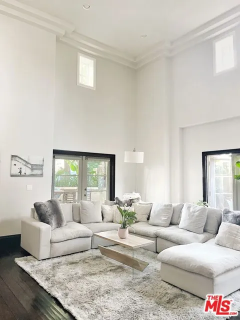 1311 Centinela Avenue #2