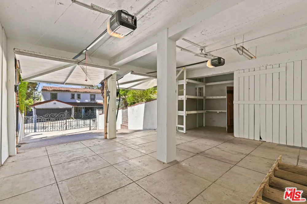 6484 Ivarene Avenue Los Angeles, CA 90068