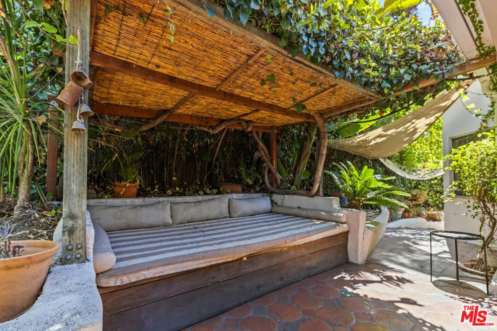 6484 Ivarene Avenue Los Angeles, CA 90068