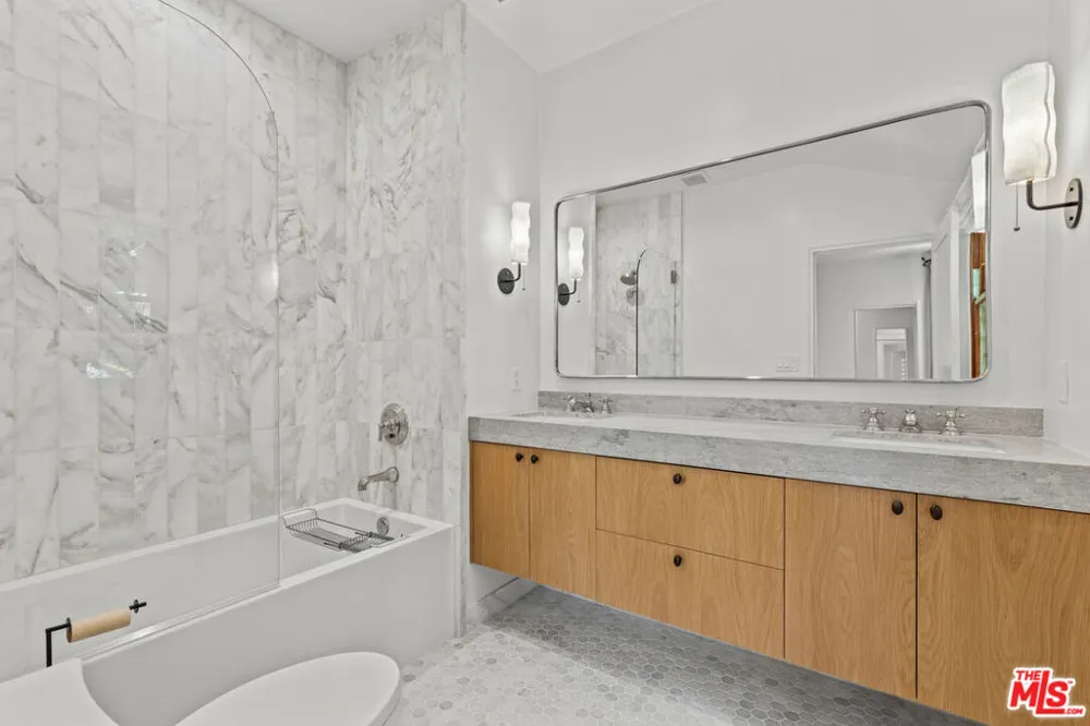 6484 Ivarene Avenue Los Angeles, CA 90068