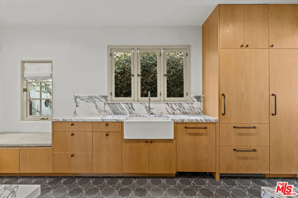 6484 Ivarene Avenue Los Angeles, CA 90068