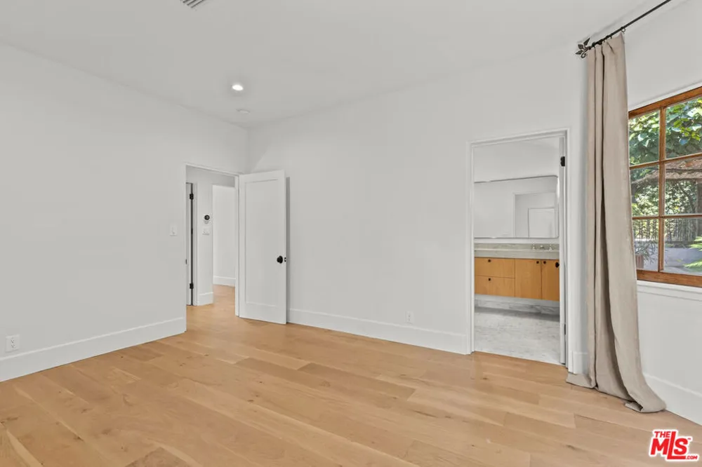 6484 Ivarene Avenue Los Angeles, CA 90068