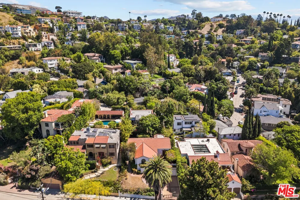 6484 Ivarene Avenue Los Angeles, CA 90068