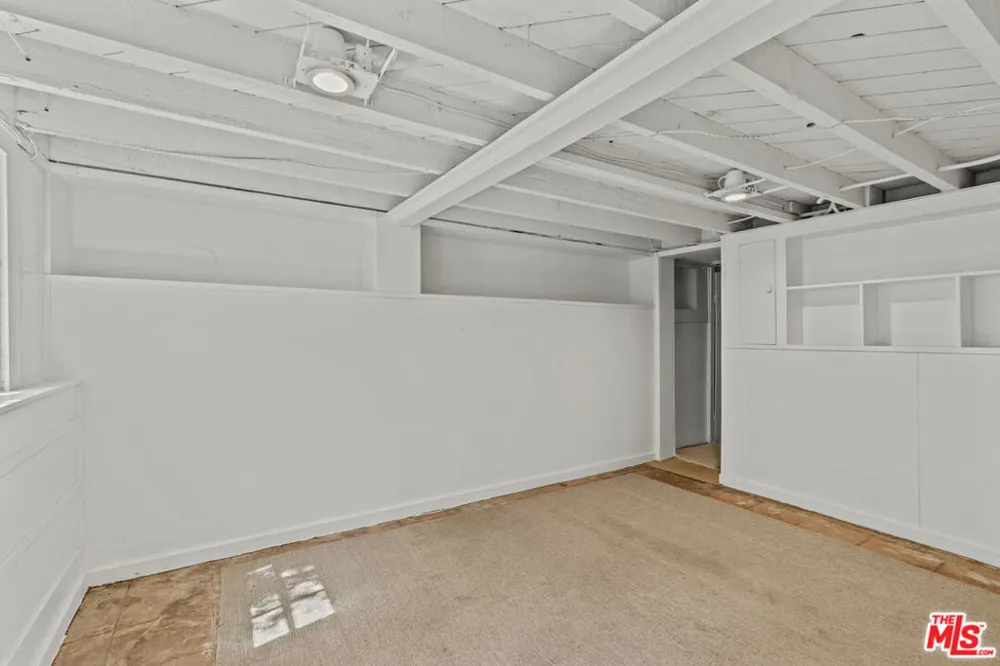 6484 Ivarene Avenue Los Angeles, CA 90068