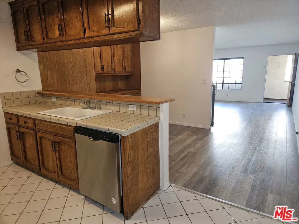 5170 Columbus Avenue #3 Sherman Oaks, CA 91403