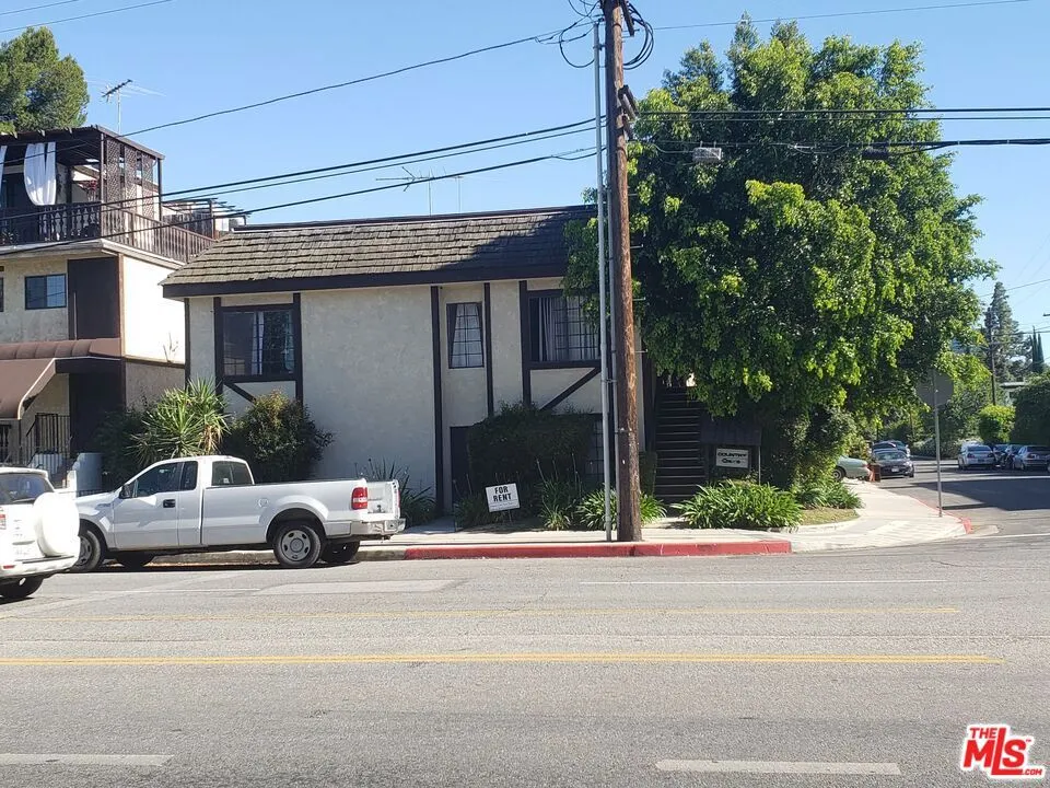 5170 Columbus Avenue #3 Sherman Oaks, CA 91403