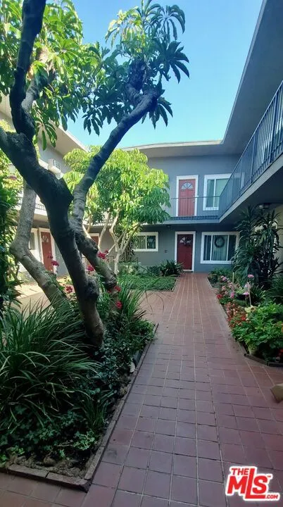 10600 Eastborne Avenue #14 Los Angeles, CA 90024