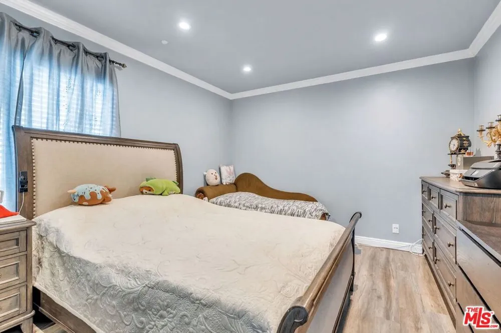 14610 Erwin Street #211 Los Angeles, CA 91411