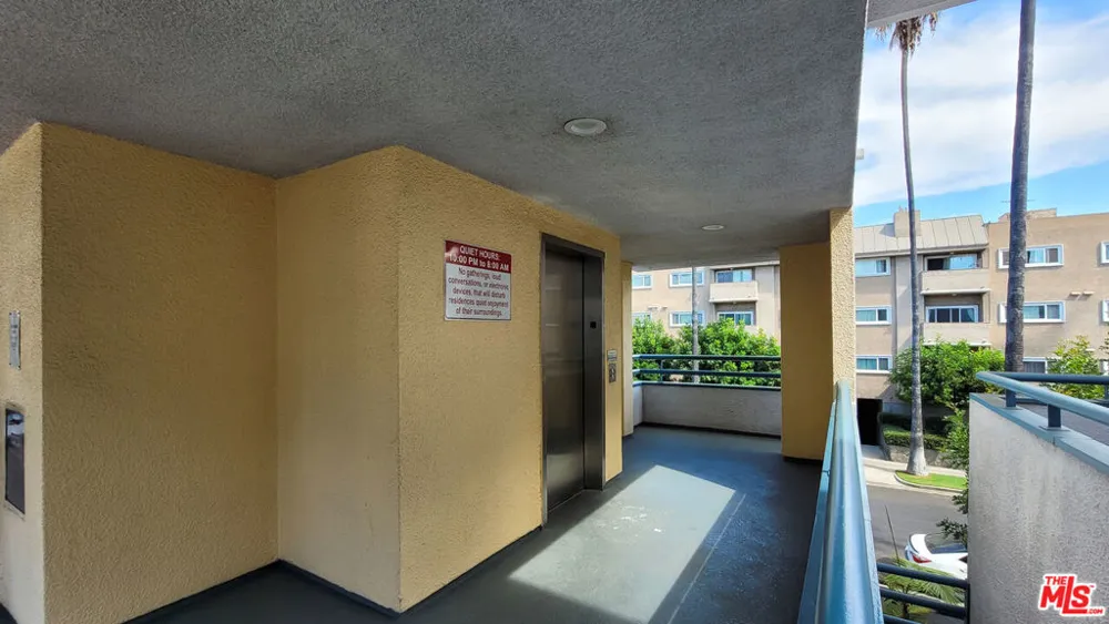 14610 Erwin Street #211 Los Angeles, CA 91411