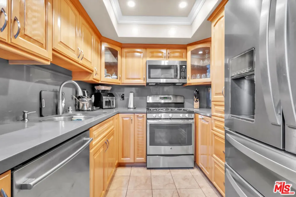 14610 Erwin Street #211 Los Angeles, CA 91411