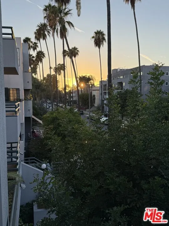 14610 Erwin Street #211 Los Angeles, CA 91411