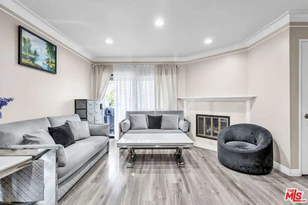 14610 Erwin Street #211 Los Angeles, CA 91411