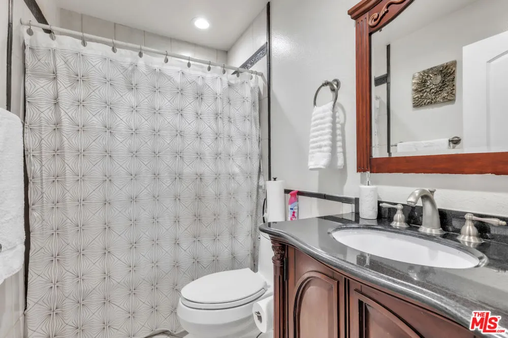14610 Erwin Street #211 Los Angeles, CA 91411