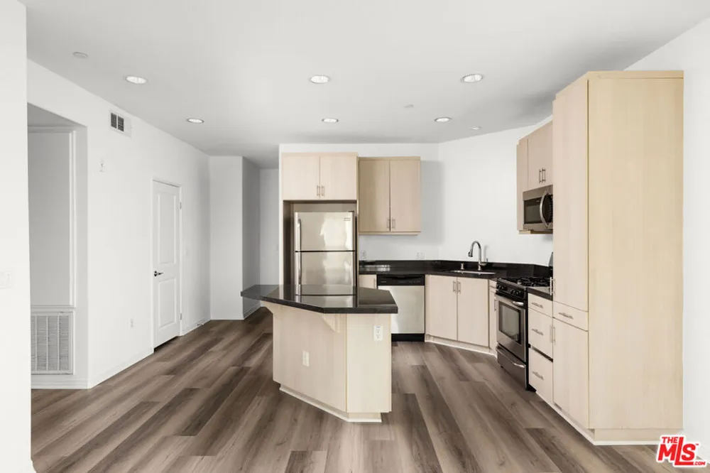 1408 W WASHINGTON BOULEVARD #206 Los Angeles, CA 90007