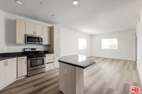 1408 W WASHINGTON BOULEVARD #206
