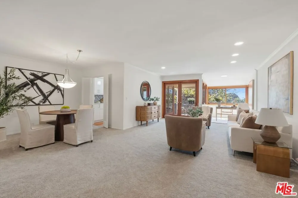 289 S Barrington Avenue #A309 Los Angeles, CA 90049