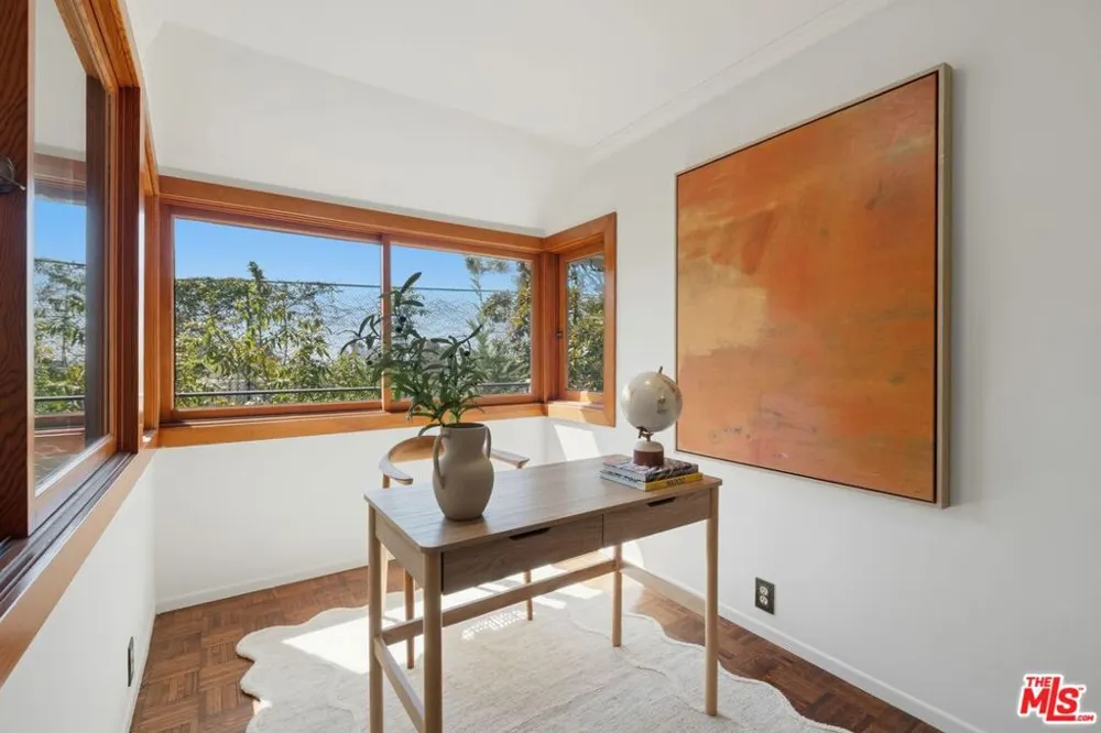 289 S Barrington Avenue #A309 Los Angeles, CA 90049