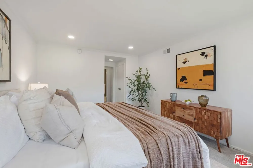 289 S Barrington Avenue #A309 Los Angeles, CA 90049