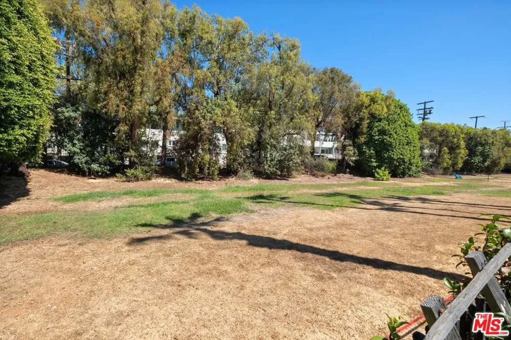 289 S Barrington Avenue #A309 Los Angeles, CA 90049