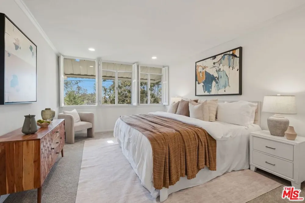 289 S Barrington Avenue #A309 Los Angeles, CA 90049